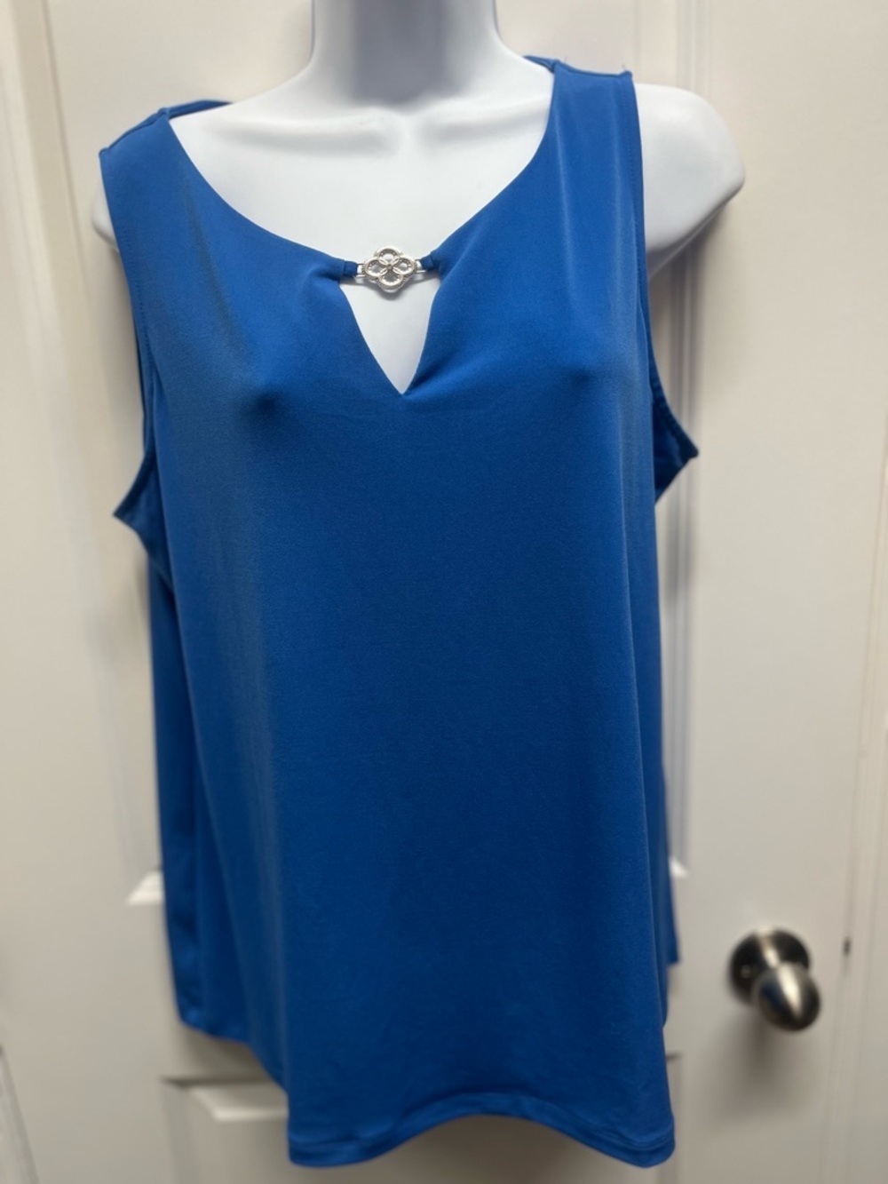 Susan Graver Blue Sleeveless Tank Top with Silver Hardware Detail Size Large